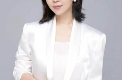 颖晓娱乐文,揭秘明星幕后故事，带你走进璀璨星光背后的世界