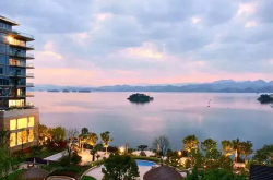 千岛湖绿城度假酒店,湖光山色中的奢华度假胜地”